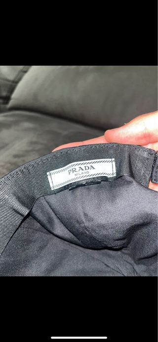 Gorra Prada negra