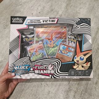 Pokémon Collezione Victini Illustrazione Sigillata