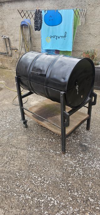 Barbacoa bidón metal negro