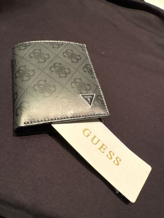 Billetera GUESS negra y plateada