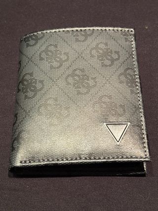 Billetera GUESS negra y plateada