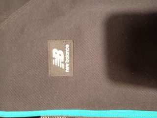 Sudadera New Balance negra talla L