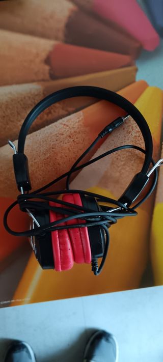 Cuffie nere e rosse