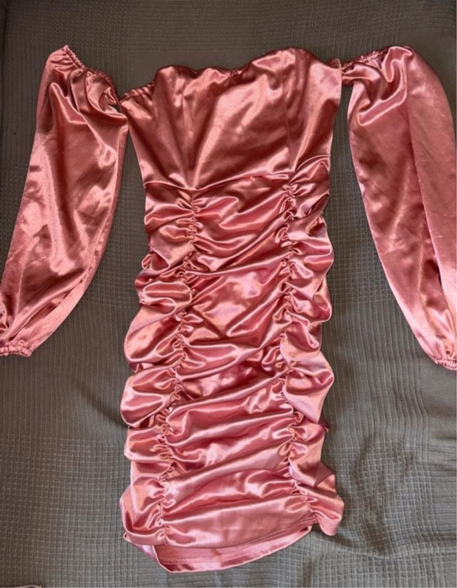 Vestido satinado rosa