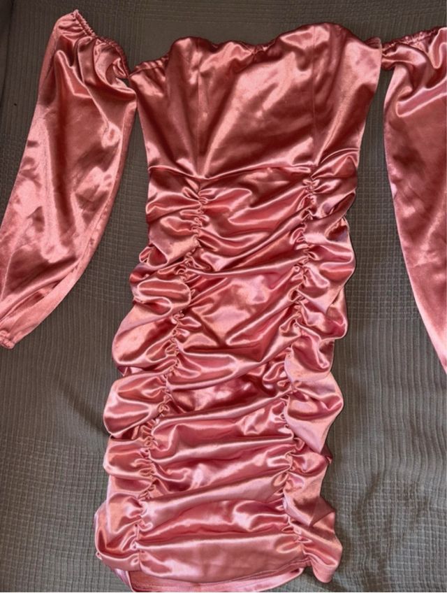 Vestido satinado rosa