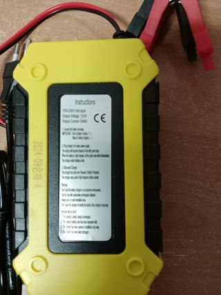 Cargador baterías 12V - 6A