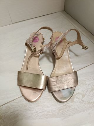 Sandalias Gioseppo doradas