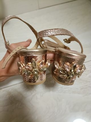 Sandalias Gioseppo doradas