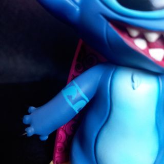 Figura Stich Surfista - Resina Pintada