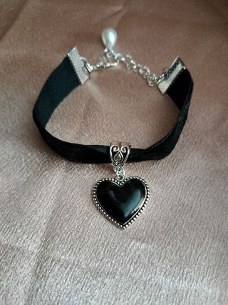 Braccialetto velluto nero ciondolo cuore