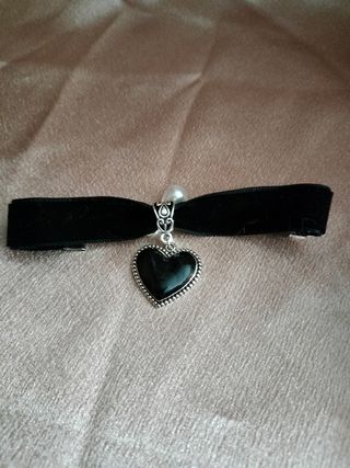 Braccialetto velluto nero ciondolo cuore