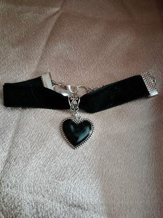 Braccialetto velluto nero ciondolo cuore