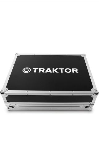 Traktor Kontrol S4 MKII + Flight Case + Decksaver