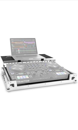 Traktor Kontrol S4 MKII + Flight Case + Decksaver