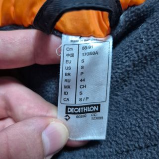 Abrigo de montaña impermeable y frío Quechua.