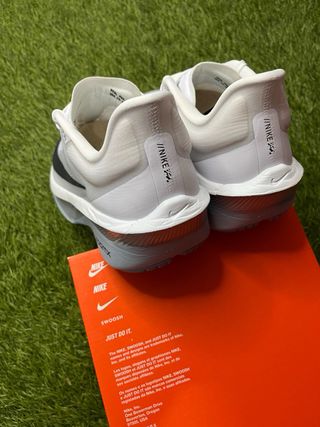 Nike Zoom Fly 6 / Blanco y Gris