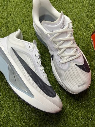 Nike Zoom Fly 6 / Blanco y Gris