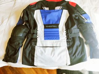 Chaqueta moto Berik Striker tricapa. Talla 52.
