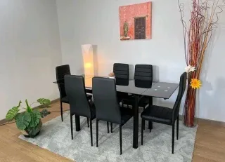 SUPER OFERTA MESA COMEDOR  + CUATRO SILLAS NEGRAS 
