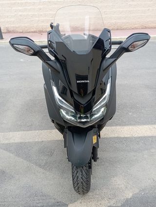 Honda Forza 125cc- Moto Scooter Negra