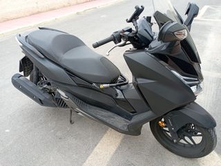 Honda Forza 125cc- Moto Scooter Negra