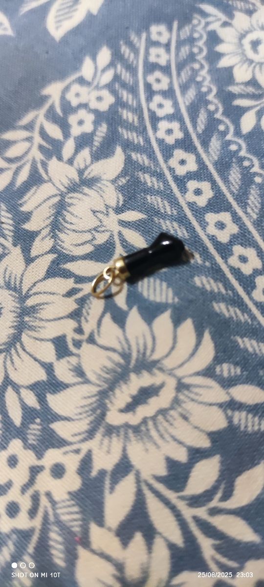 Colgante Mano Onix-Oro 18k