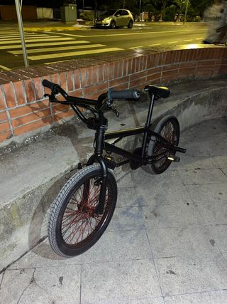 BMX negra impecable - 130 precio muy negociable