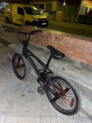 BMX negra impecable - 130 precio muy negociable