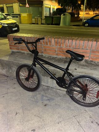 BMX negra impecable - 90 precio muy negociable