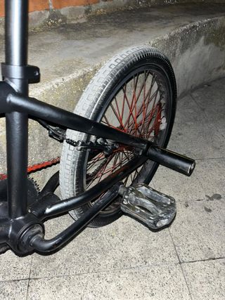 BMX negra impecable - 90 precio muy negociable