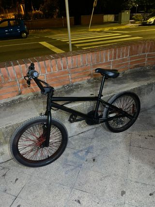 BMX negra impecable - 90 precio muy negociable