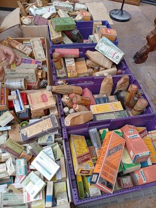 Antigüedades farmacia frascos y cajas 