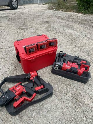 Milwaukee M18 NEW ---  3 baterias