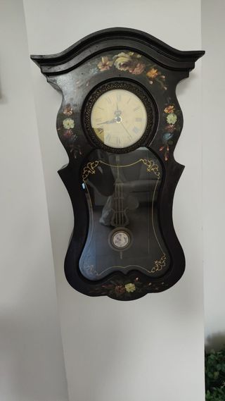 Reloj Pared imitando  antiguo, con flores.