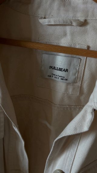Cazadora vaquera Pull&Bear blanca