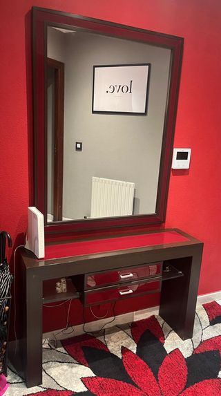 se regala Mueble recibidor con espejo. gratis. 
