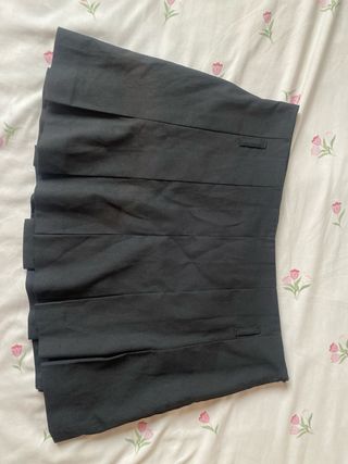 Falda plisada negra