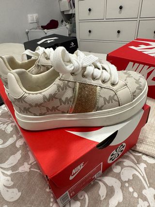 Zapatillas Michael Kors beige/dorado
de niña 