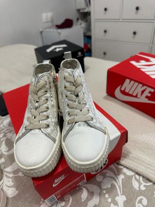 Zapatillas Michael Kors beige/dorado
de niña 