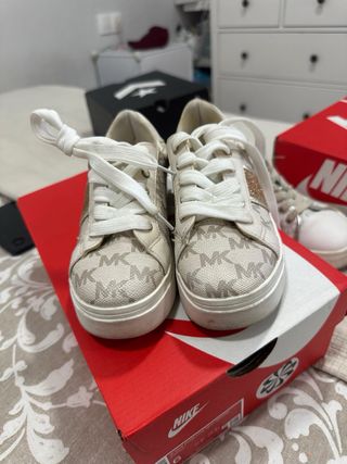 Zapatillas Michael Kors beige/dorado
de niña 