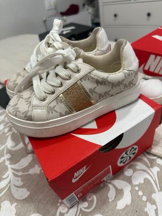 Zapatillas Michael Kors beige/dorado
de niña 