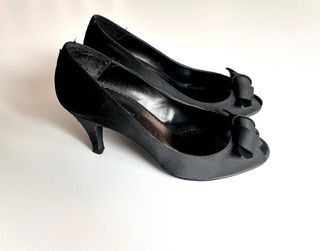 Tacones negros