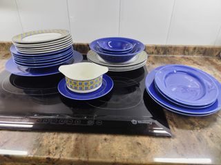 Vajilla azul y amarilla 