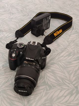 Cámara Nikon D3300 Negra en su caja