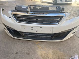 Paragolpes delantero Peugeot 308 blanco y faro iz