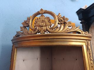 Vitrina antigua dorada - Mueble esquinero