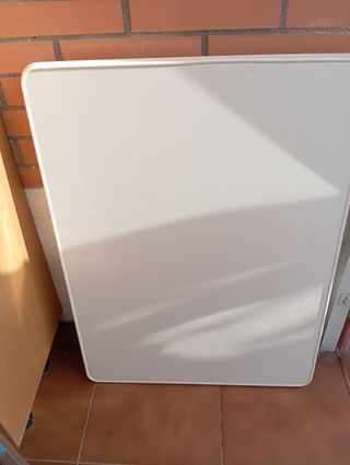 Mesa blanca de plástico PLEGABLE 
IDEAL  AUXILIAR 