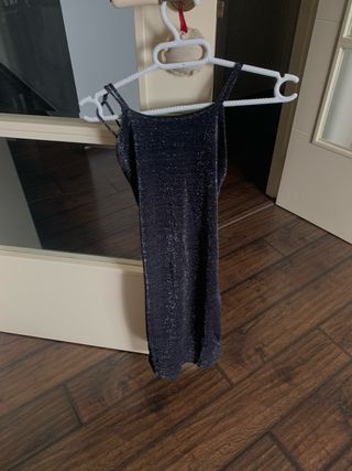 Vestido midi negro brillante 