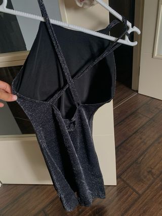 Vestido midi negro brillante 