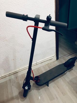 Patinete eléctrico co su caja 